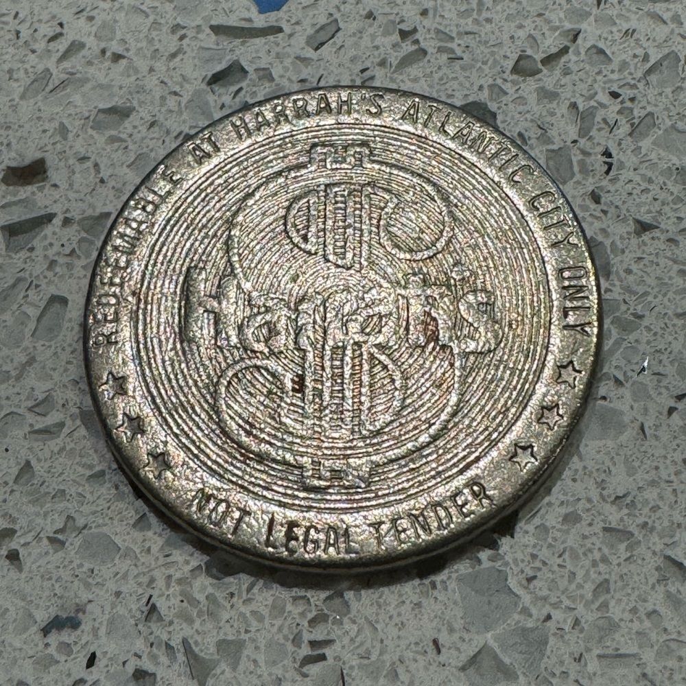 5/25 - Buy 5 for $25 Harrah's Casino Gaming (Token - Atlantic City $1 - Vintage - Picture 3 of 3